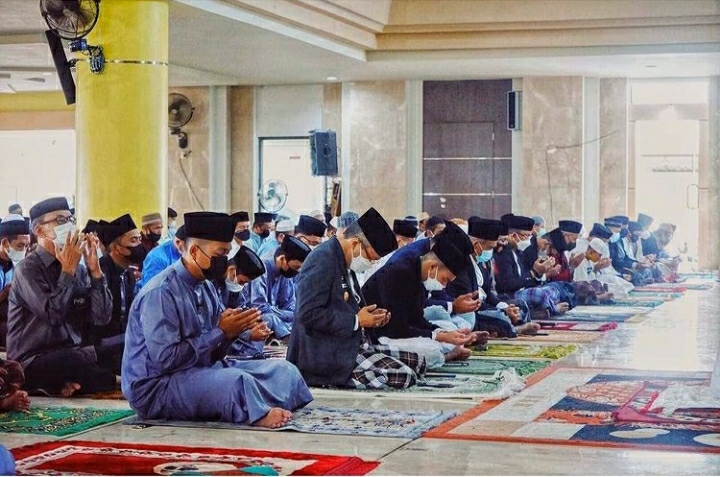 Salat Ied Bersama Masyarakat di Masjid Agung, Wali Kota: Di Dalam Kesempitan Selalu ada Keberkahan bagi Hamba yang Bersabar