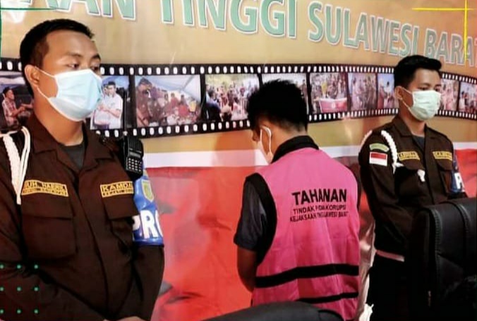 Kejati Sulbar Tahan Tersangka Kasus Dugaan Korupsi Tutupan Lahan Mangrove di DLH Tahun 2016