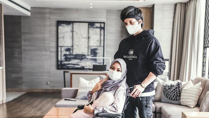 Keguguran, Aurel Hermansyah: Selamat Jalan Anakku Sayang. Doain Mama dan Papa dari Surga ya