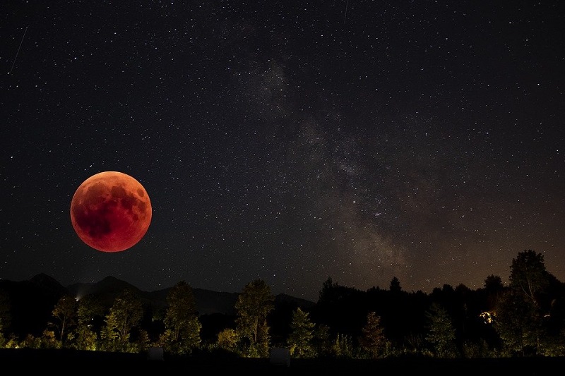 Ini Lokasi dan Waktunya untuk dapat Melihat Gerhana Bulan Total yang Terjadi 195 Tahun Sekali