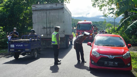 Puluhan Kendaraan dari Sulsel Diminta Putar Balik di Perbatasan Sulbar