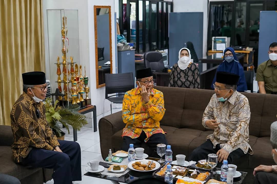 Bertemu Jusuf Kalla dan Akbar Tandjung di Masjid Al Markaz, Taufan Pawe: Jumat Berkah Bertemu Tokoh Nasional