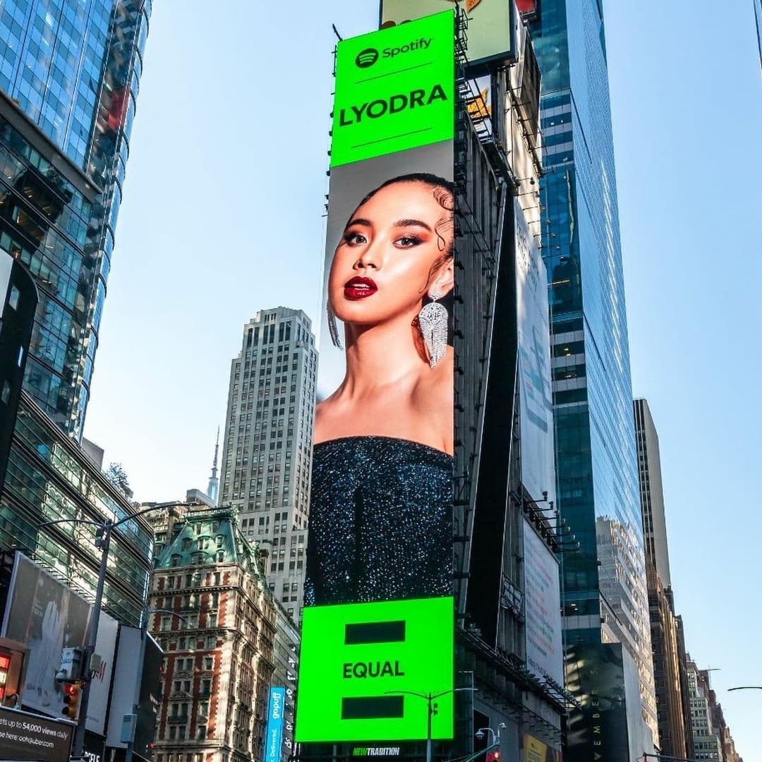 Makin Dahsyat! Wajah Lyodra Kini Terpampang di Times Square New York
