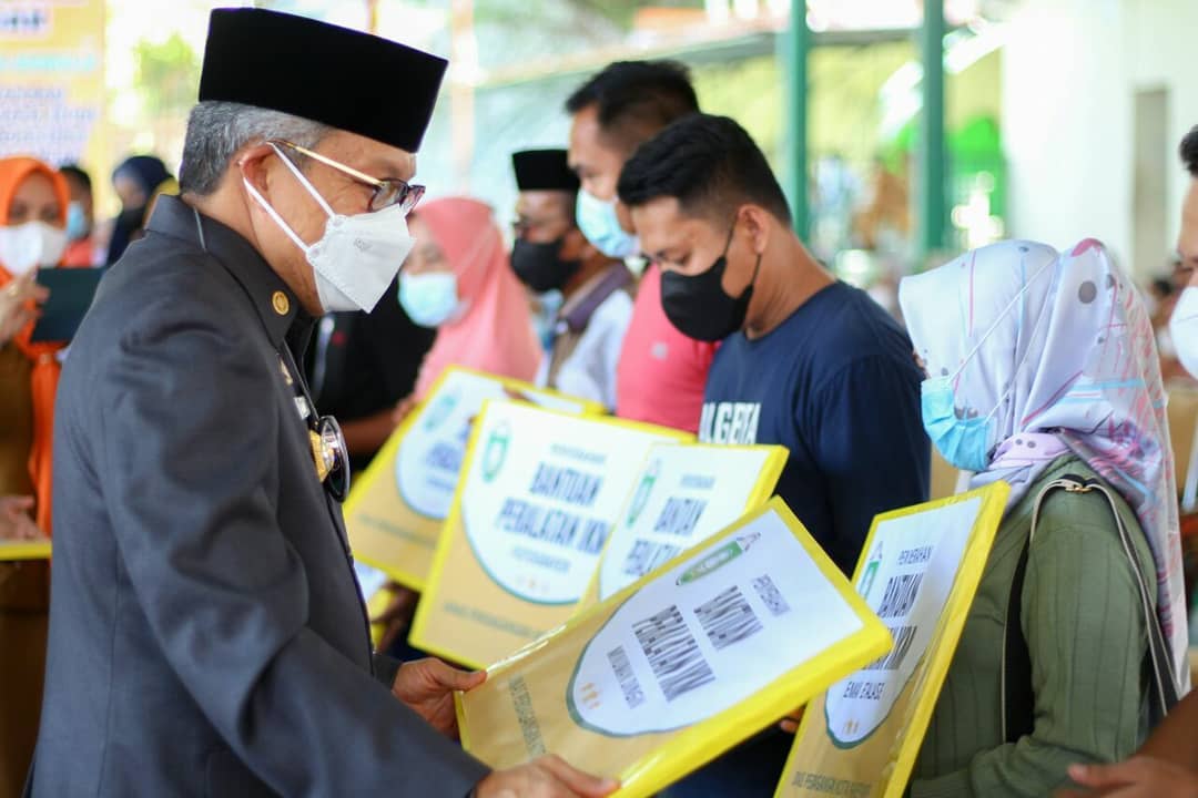 Wali Kota Parepare Serahkan Fasilitas Bantuan Pengembangan Ekonomi Masyarakat