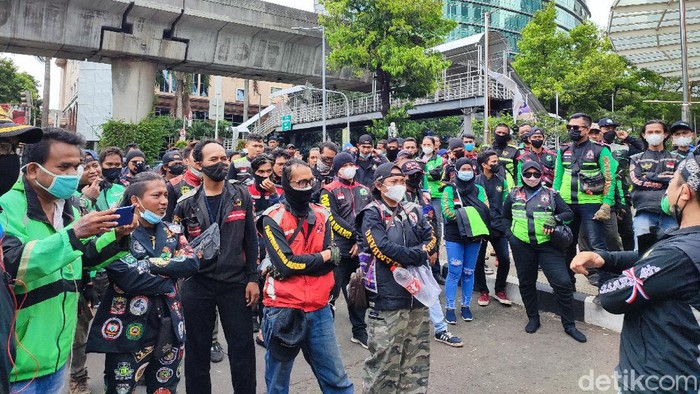 Ada Perubahan Tarif Sepihak, Driver Online Demo di Kantor Gojek