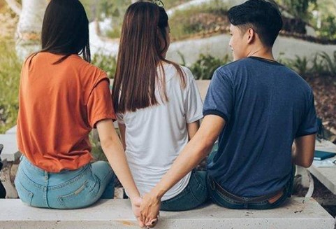 Waspada Bila Pasangan Tiba-tiba Melakukan 4 Hal Ini, Bisa Jadi itu Pertanda Selingkuh