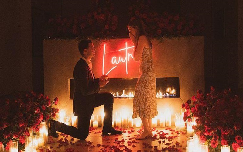 Setelah Pacaran Tiga Tahun, Taylor Lautner Berlutut dan Melamar Kekasihnya Tay Dome