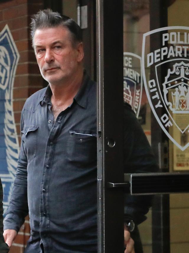 Tembak Menembak di Lokasi Syuting, Alec Baldwin Lukai Hingga Tewaskan Kru Film