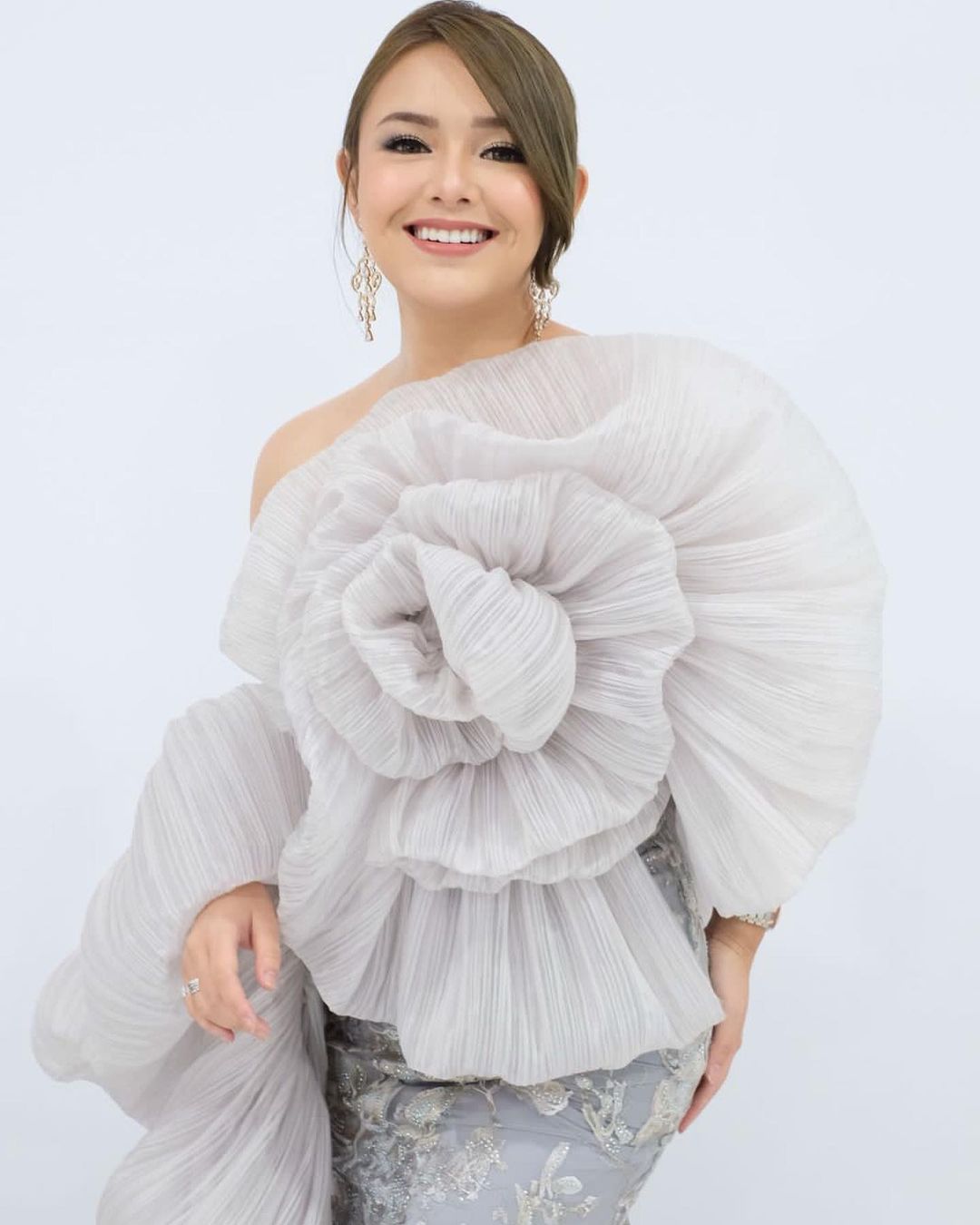 Meski non-Muslim, Artis ini Bangun Masjid Hingga Wakaf Al Quran 