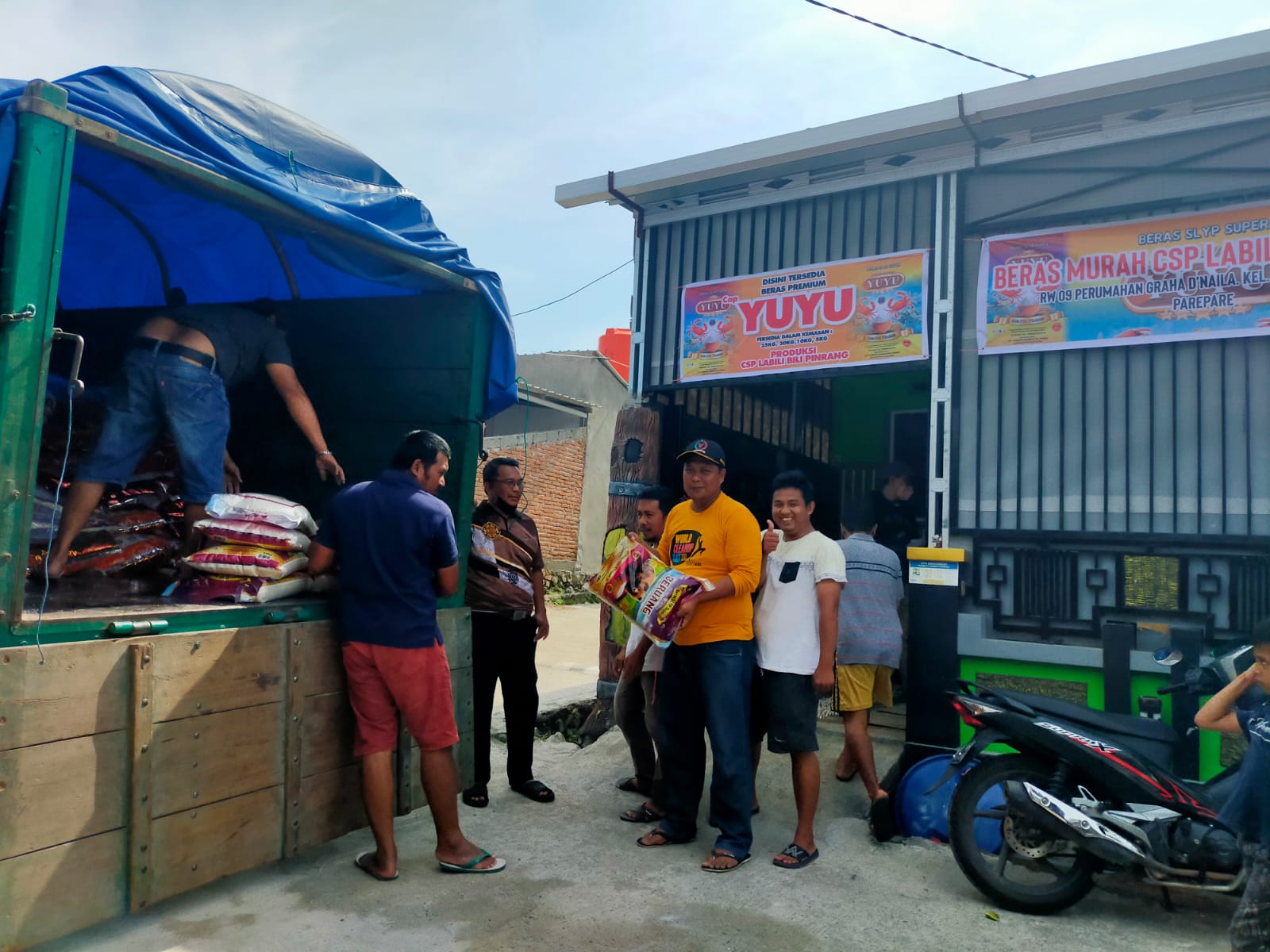 Ketua RW 09 Gelar Operasi Pasar Murah Khusus Warga Graha D