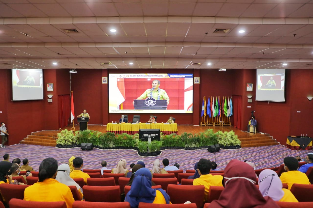 Beri Kuliah Umum, Danny Bangkitkan Semangat Mahasiswa UNM