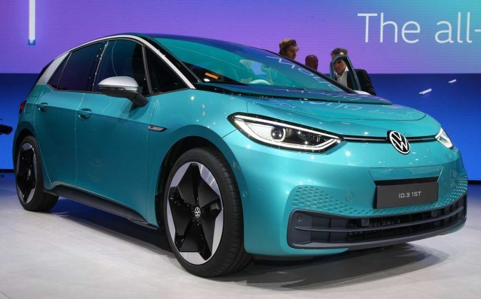 Bersaing dengan Tesla, VW Percepat Produksi Mobil Listrik