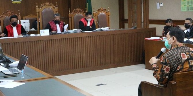 Majelis Hakim Minta Bicara Jujur, Azis Syamsuddin Bersumpah Atas Nama Orangtua Hingga Keturunan