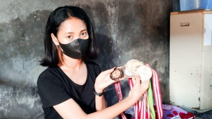 Miris..Dulu Berprestasi, Kini Atlet Cantik Ini Hidup Susah dan Bantu Ibu Jadi Buruh Tani