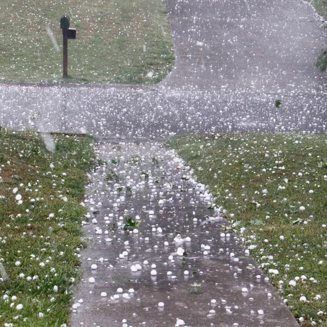 Fenomena Hujan Es di Depok, BMKG Sebut Musim Transisi dan Meminta Masyarakat Waspada