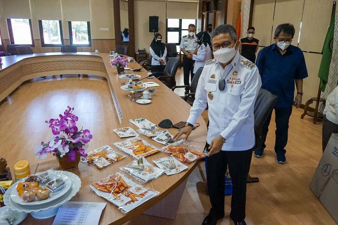 Koleksi Museum BJ Habibie Bertambah, Pihak Keluarga Serahkan Tanda Kehormatan dan Arsip Foto kepada Wali Kota Parepare