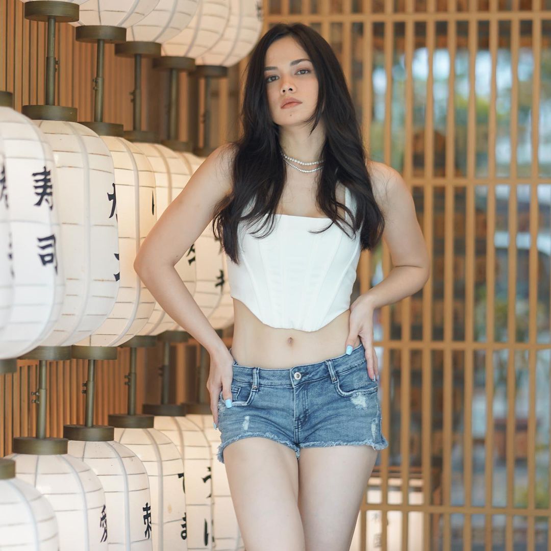 Sirena Elizabeth, Miss Celebrity yang Semakin Menawan di Usia Matang