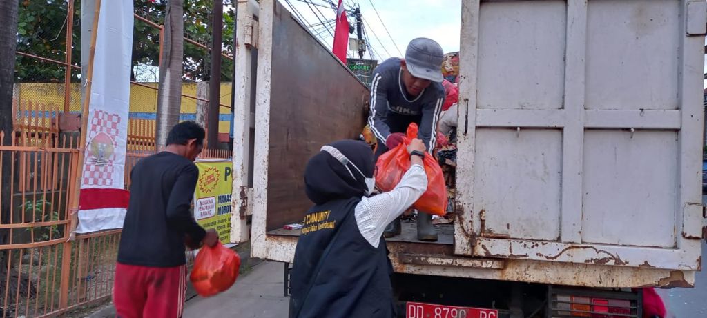 Jelang Pagi Figur Hadir Berbagi 100 Sembako