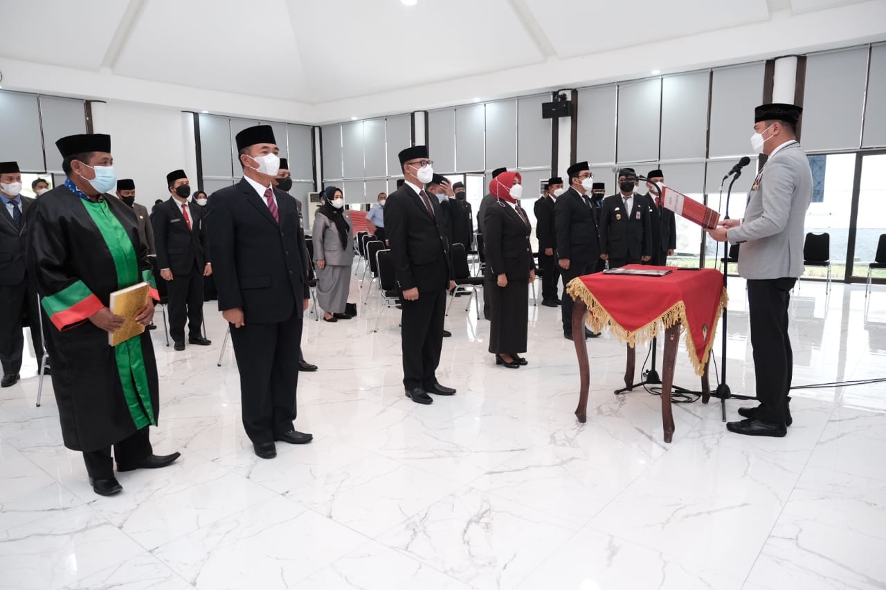 Lantik Direksi Perusda, Adnan Minta Genjot Potensi Peningkatan PAD 