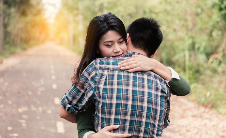 Berpelukan Ternyata Bermanfaat untuk Kesehatan Jantung