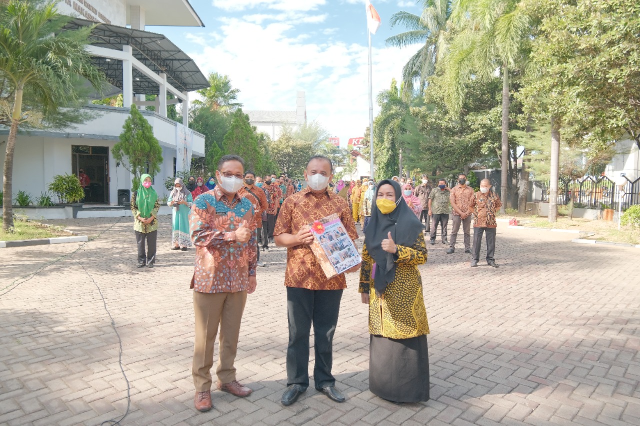 Kasubag Verifikasi Purna Tugas, Dilepas Penuh Haru Keluarga Besar Sekretariat DPRD Makassar