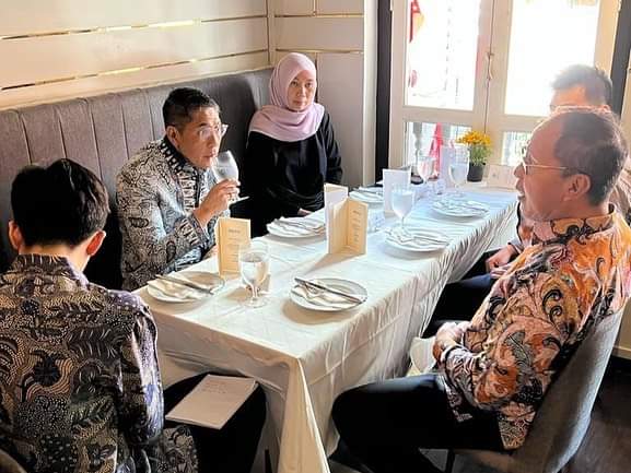 Bertemu Menteri di Singapura yang Merupakan Sahabat Lama, Danny Minum Teh Bersama di Secret Garden
