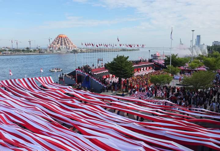 Peringatan 77 Tahun Kemerdekaan RI, Bendera Sepanjang 5.005 Meter Dibentangkan di Pantai Losari