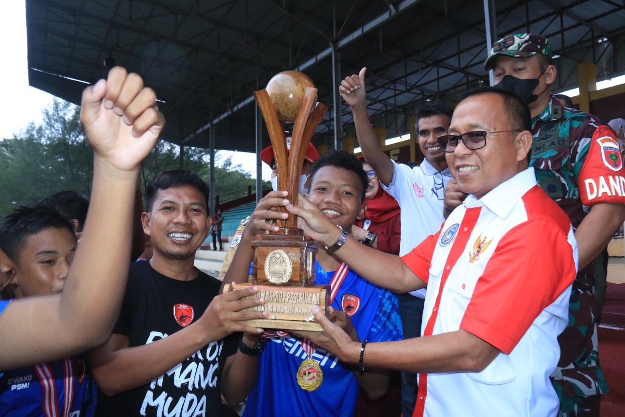 Turnamen Piala Bergilir Ketua PSSI Sulbar Berakhir, Hadiah Total Rp25 Juta Digelontorkan