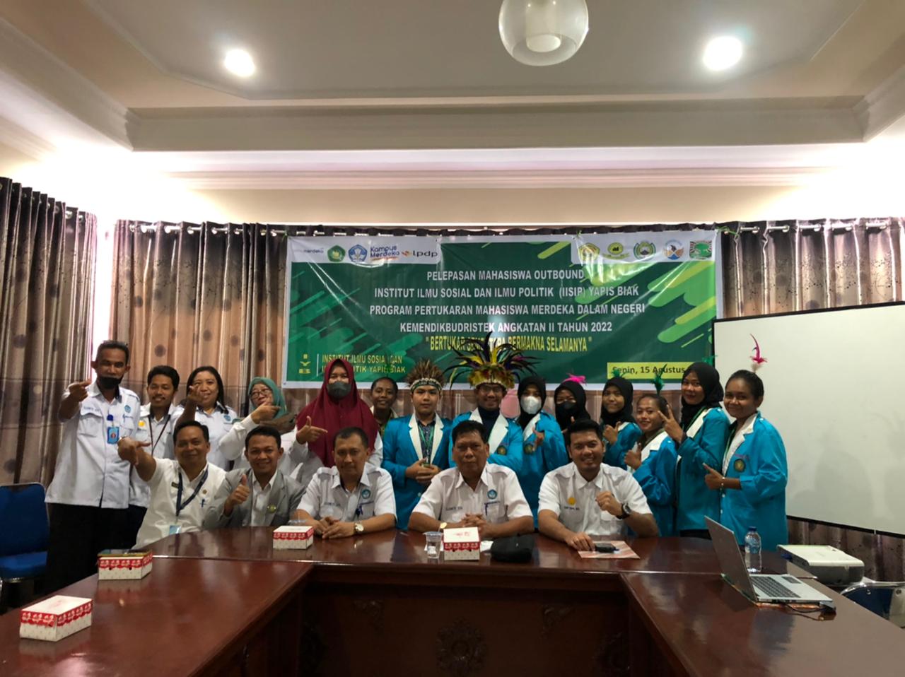 Lepas Mahasiswa PMM, Rektor IISIP YAPIS Biak Berpesan jadi Pribadi yang Disiplin