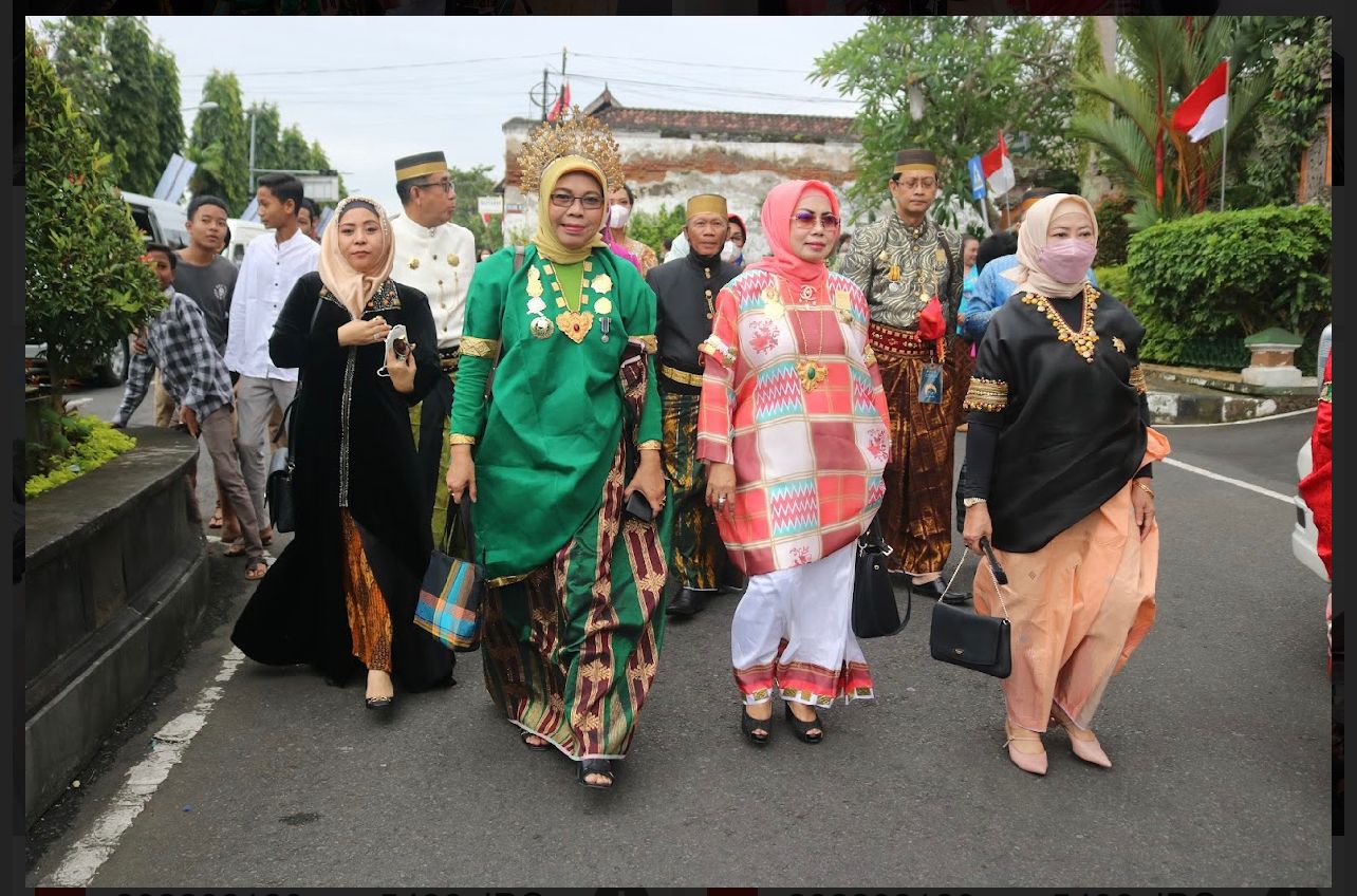 Anggota DPRD Makassar Nunung Dasniar Terima Penghargaan dari Masyarakat Adat Nusantara