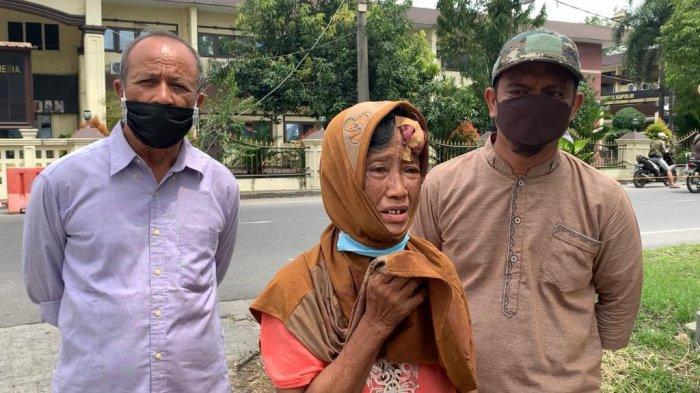 Perempuan di Sukabumi Aniaya Ibu Kandung, Gegara Ditegur Bakar Kursi di Jalan