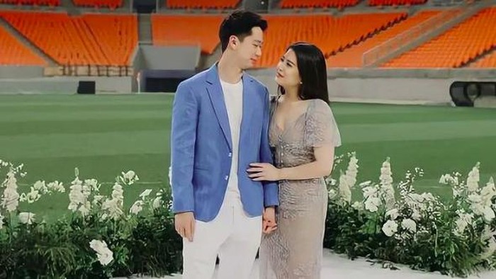 Kevin Sanjaya Lamar Valencia Tanoesoedibjo Dalam Suasana Romantis di Stadion JIS