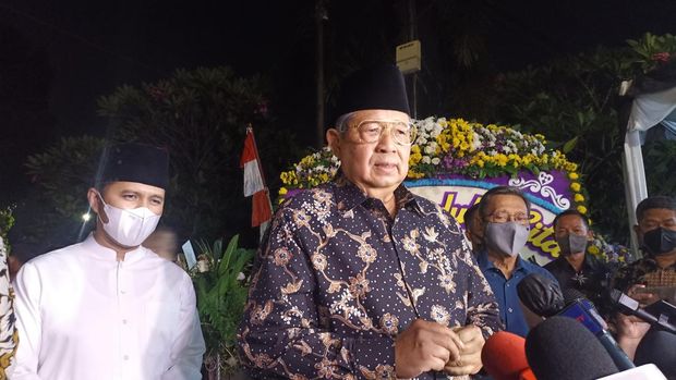Ayah Wagub Jatim Meninggal, SBY Kompak Bersama JK dan Boediono Melayat ke Rumah Duka