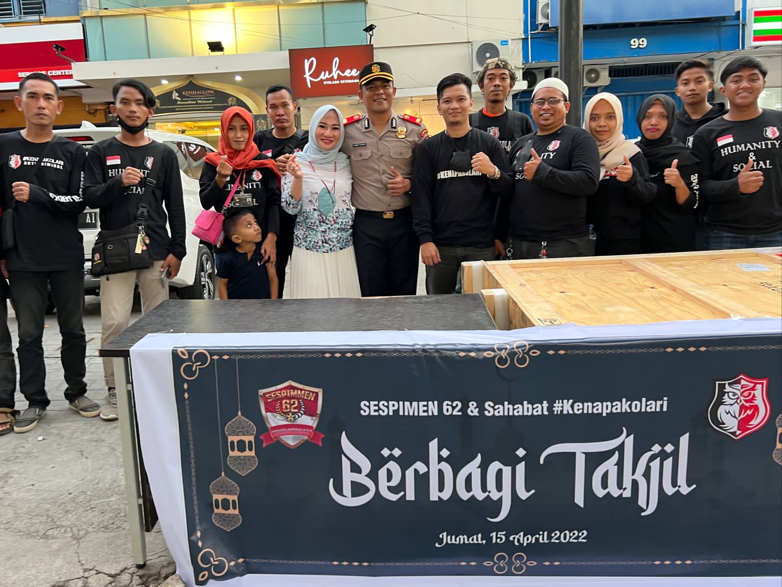 Serdik Sespimmen Dikreg 62 Gandeng Komunitas Berbagi Takjil di Makassar