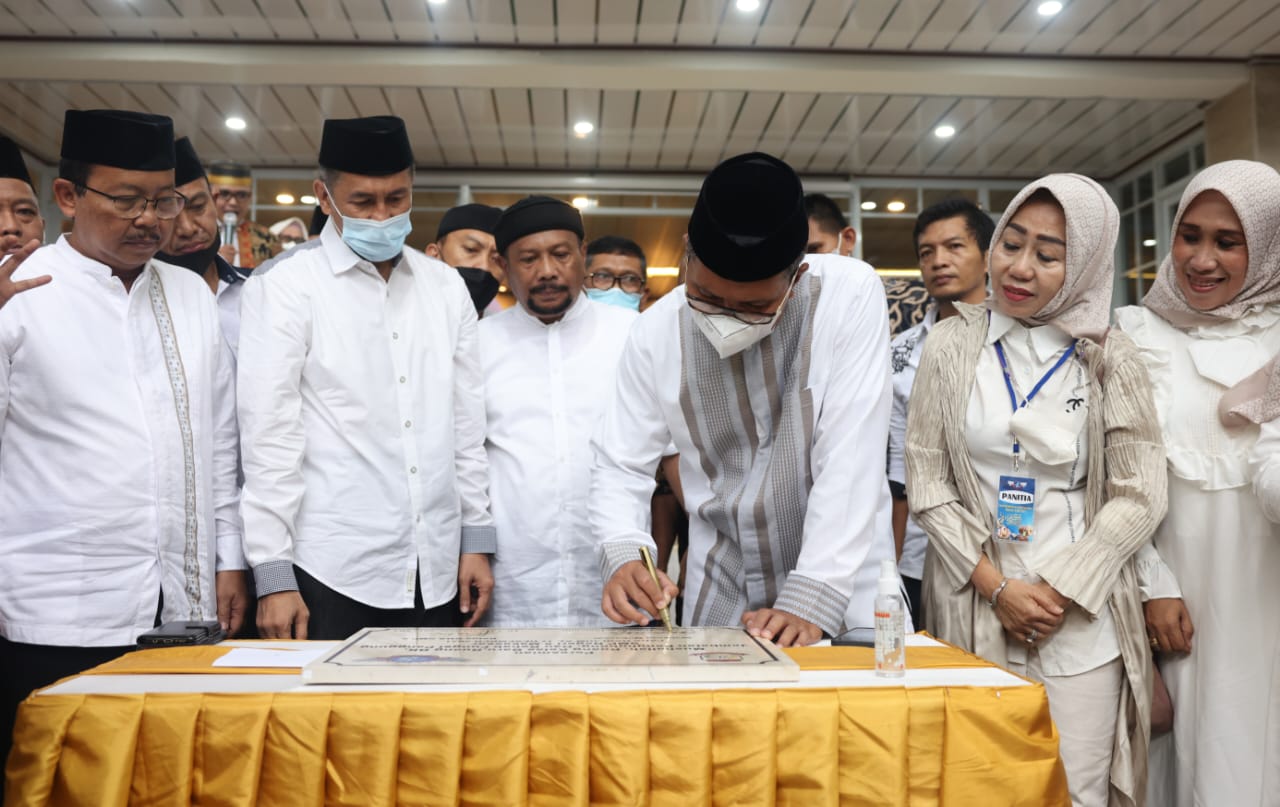 Lakukan Peletakan Batu Pertama, Danny Resmikan Mushallah SMPN 5 