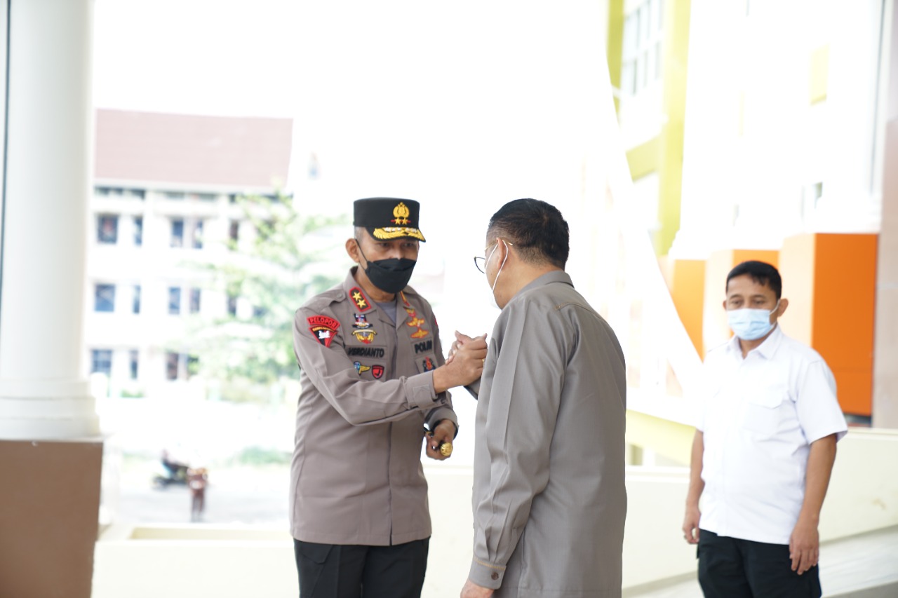 Resmi Menjabat Kapolda Sulbar, Agenda Pertama Irjen Verdianto Sambangi Kejati Sulbar
