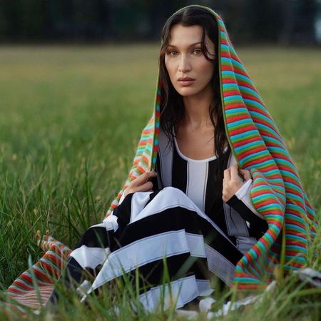 Instagram Blokir Unggahannya Terkait Palestina, Bella Hadid Marah Besar