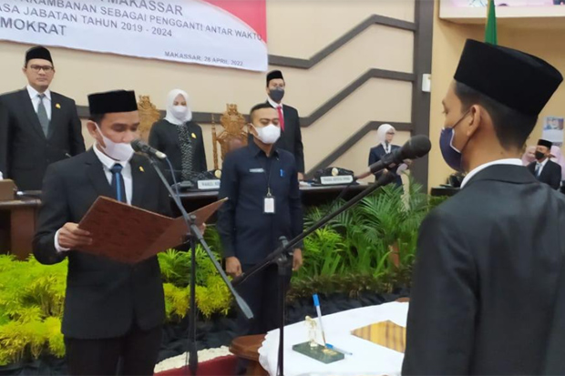 Ketua DPRD Lantik Harry Kurnia Sebagai Anggota DPRD Makassar, Legislator Milenial Bertambah