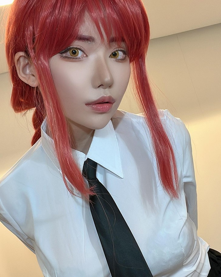 Bintang Film Dewasa Jepang Eimi Fukada Cosplay Jadi Makima, Netizen Kegirangan