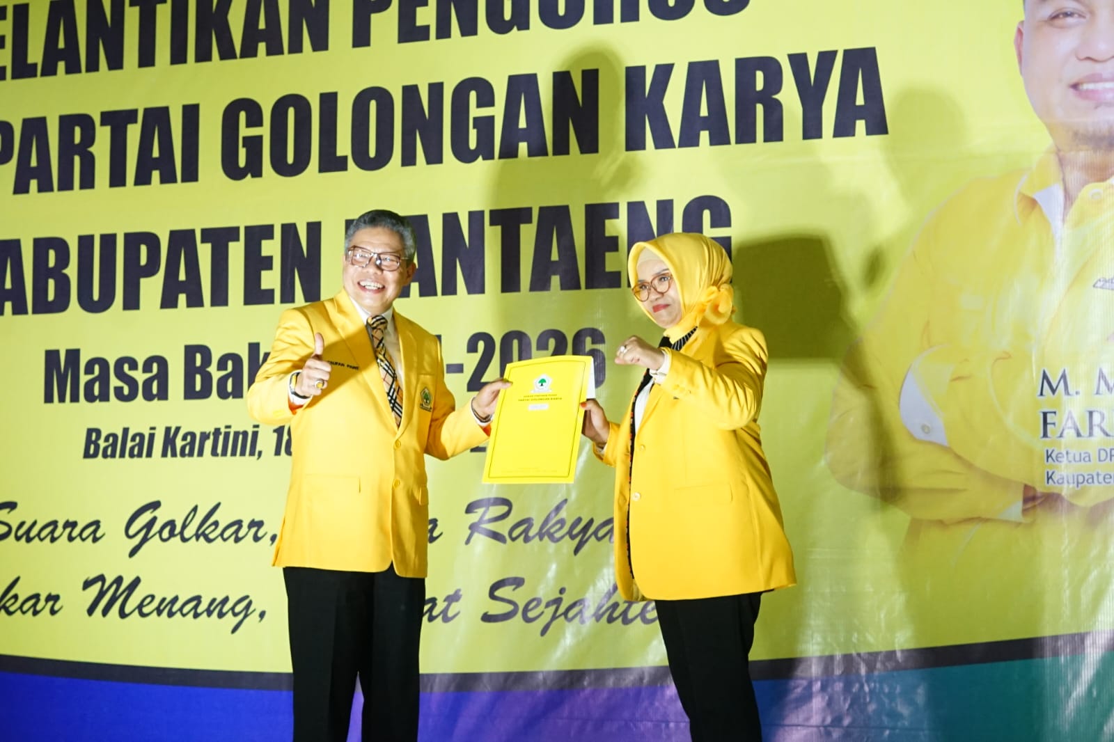 Serahkan SK Fungsionaris, Taufan Pawe Minta Kader Golkar Antar Liestaty Nurdin Abdullah ke Senayan