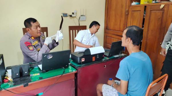 Kesal Dibangunkan untuk Salat, Anak Tega Bacok Ayahnya Sendiri