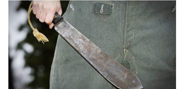 Gegara Rebutan Penumpang, Sopir Angkot di Manado Bacok Leher Rekannya