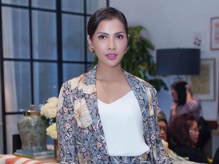 Presenter Nadia Mulya Gugat Cerai Suami Setelah 17 Tahun Menikah