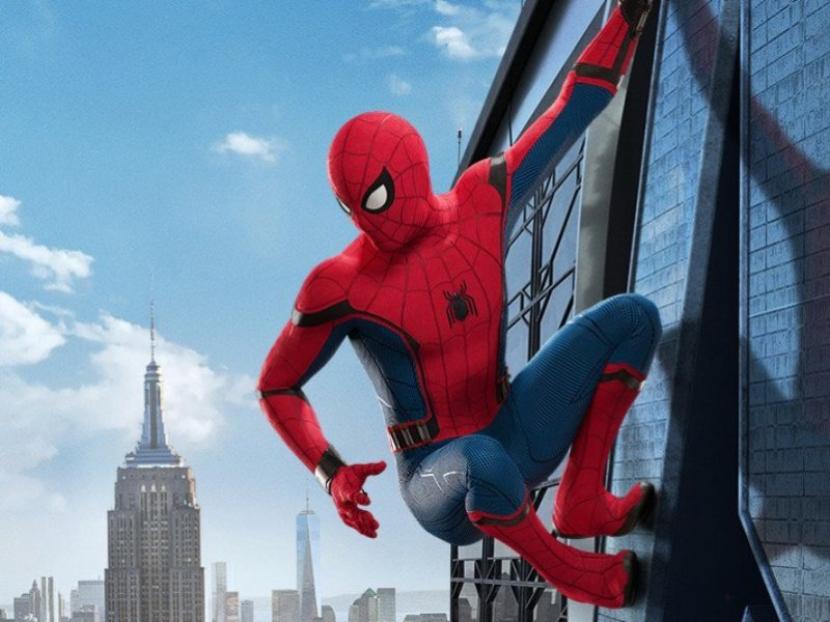 Nempel Seperti Spiderman di Tembok Kamar Mandi, Pria di Trenggalek Tetap Ketahuan Satpol PP