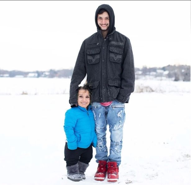 Penari Striptis Terkecil di Dunia Pacaran dengan Remaja Lebih Muda 13 tahun, Panen Komentar Negatif Warganet