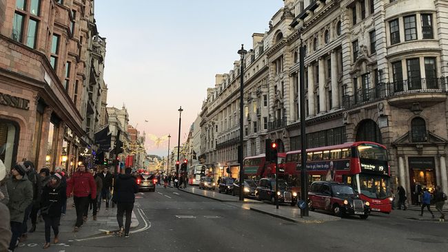 Aturan Pembatasan di Inggris Mulai Dicabut, Pertanda akan Mulai Hidup Bersama Covid-19