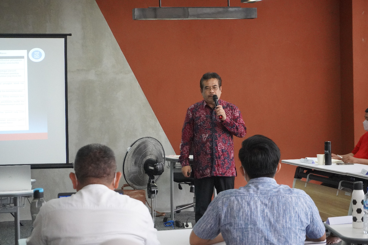 Implementasi Kerjasama, ITB Kalla datangkan Guru Besar SBM ITB Bekali Penulisan Kasus Bisnis