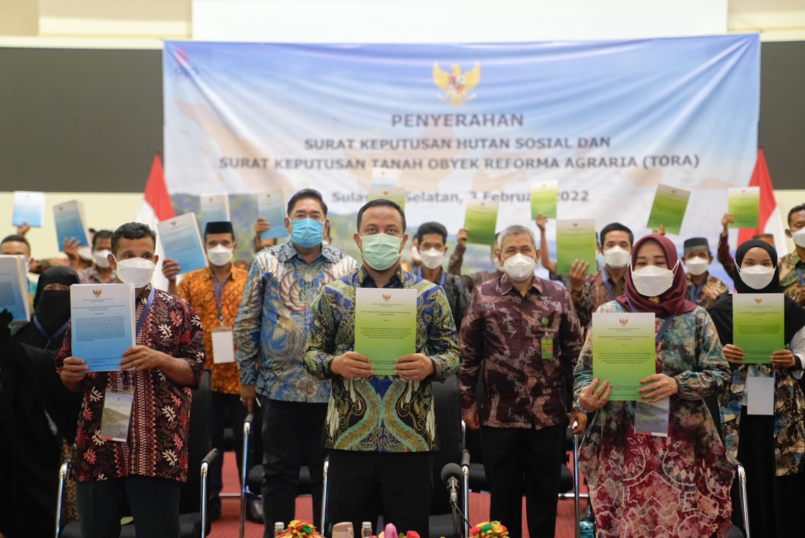 Presiden Jokowi Serahkan 16 Ribu Hektar SK Hutsos dan TORA di Sulsel