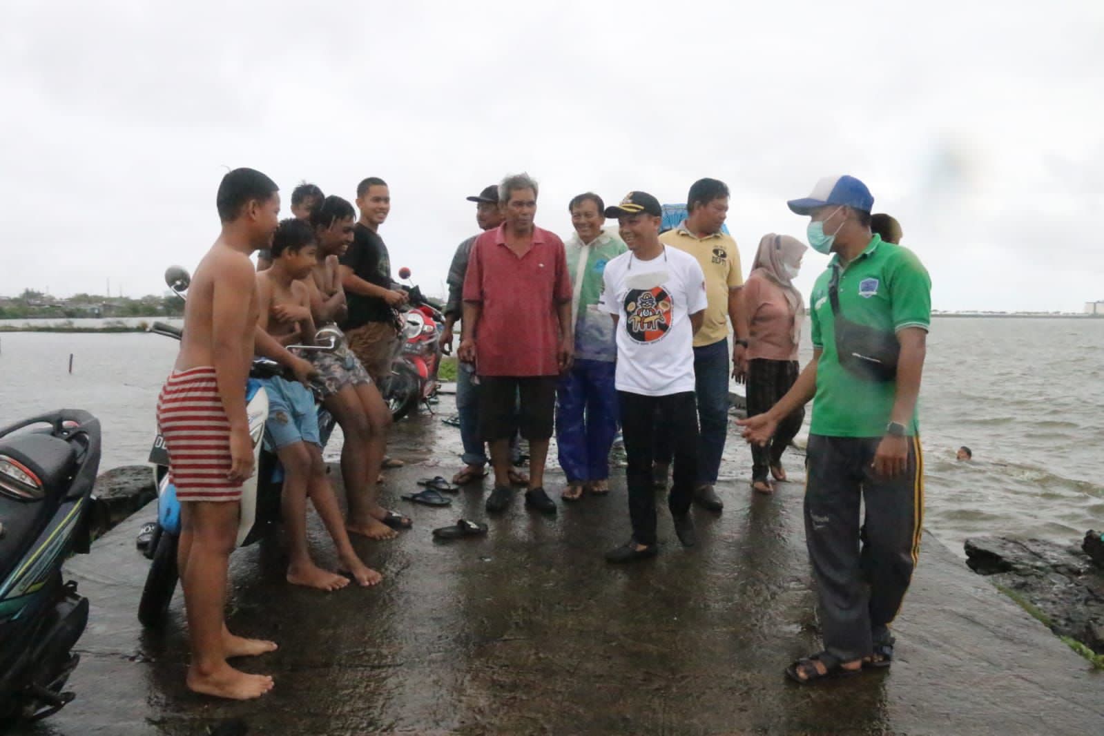 Camat Tallo Berkunjung ke Pantai Marbo, Warga Harap Dijadikan Tempat Wisata 