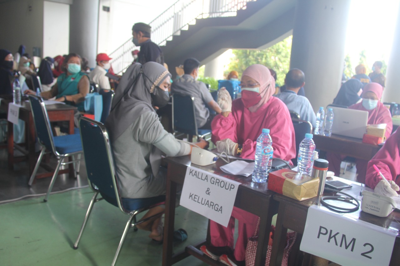 Kerja Sama dengan 5 Puskesmas, Sekolah Islam Athirah Gencarkan Vaksinasi Booster Bagi Guru dan Karyawan